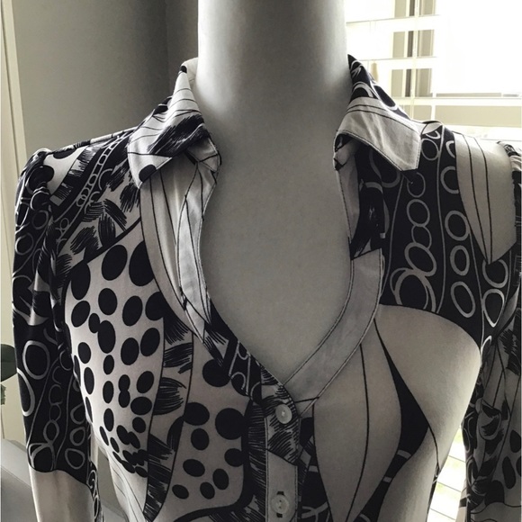 Ladies Peter Nygard button down blouse Small - Picture 3 of 9